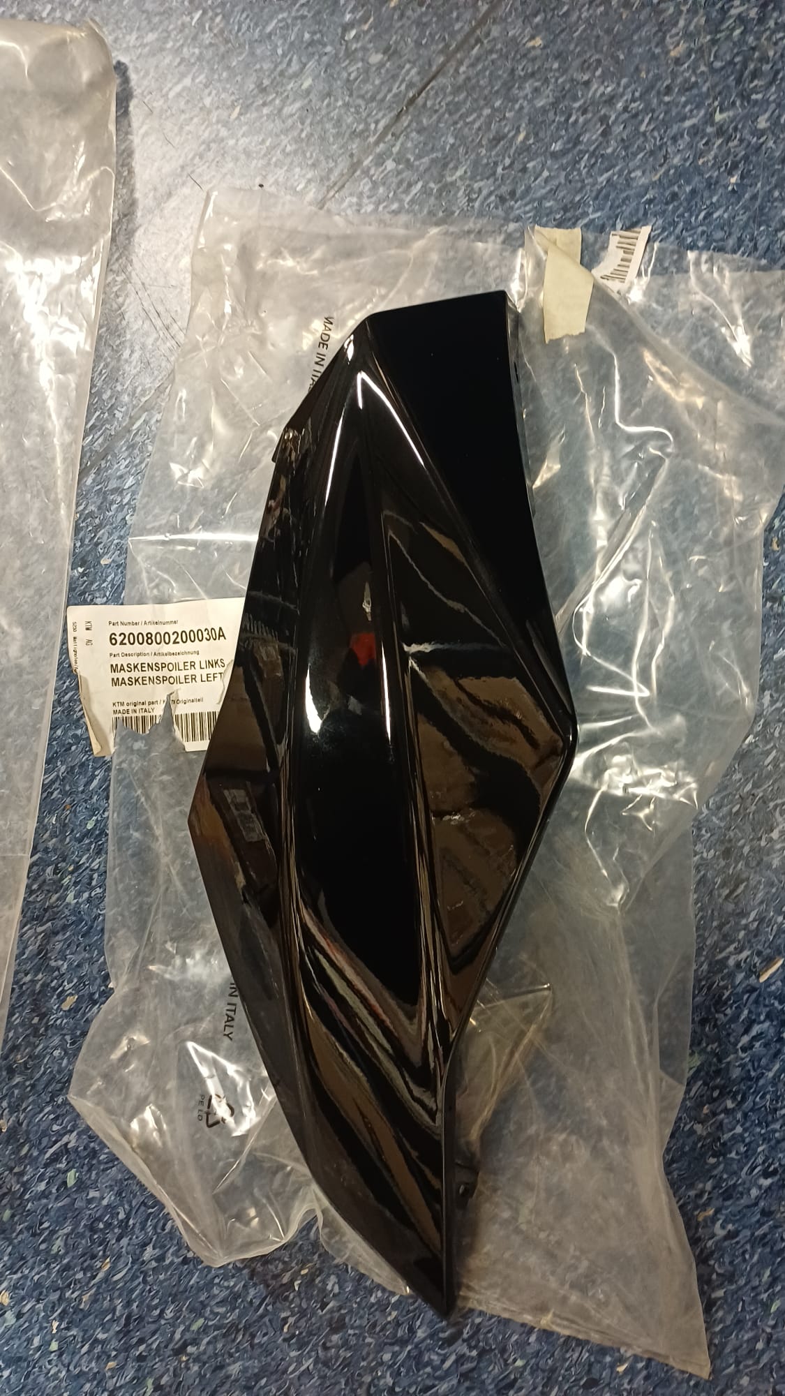 Maskin spoileri vasen 990 SM-T