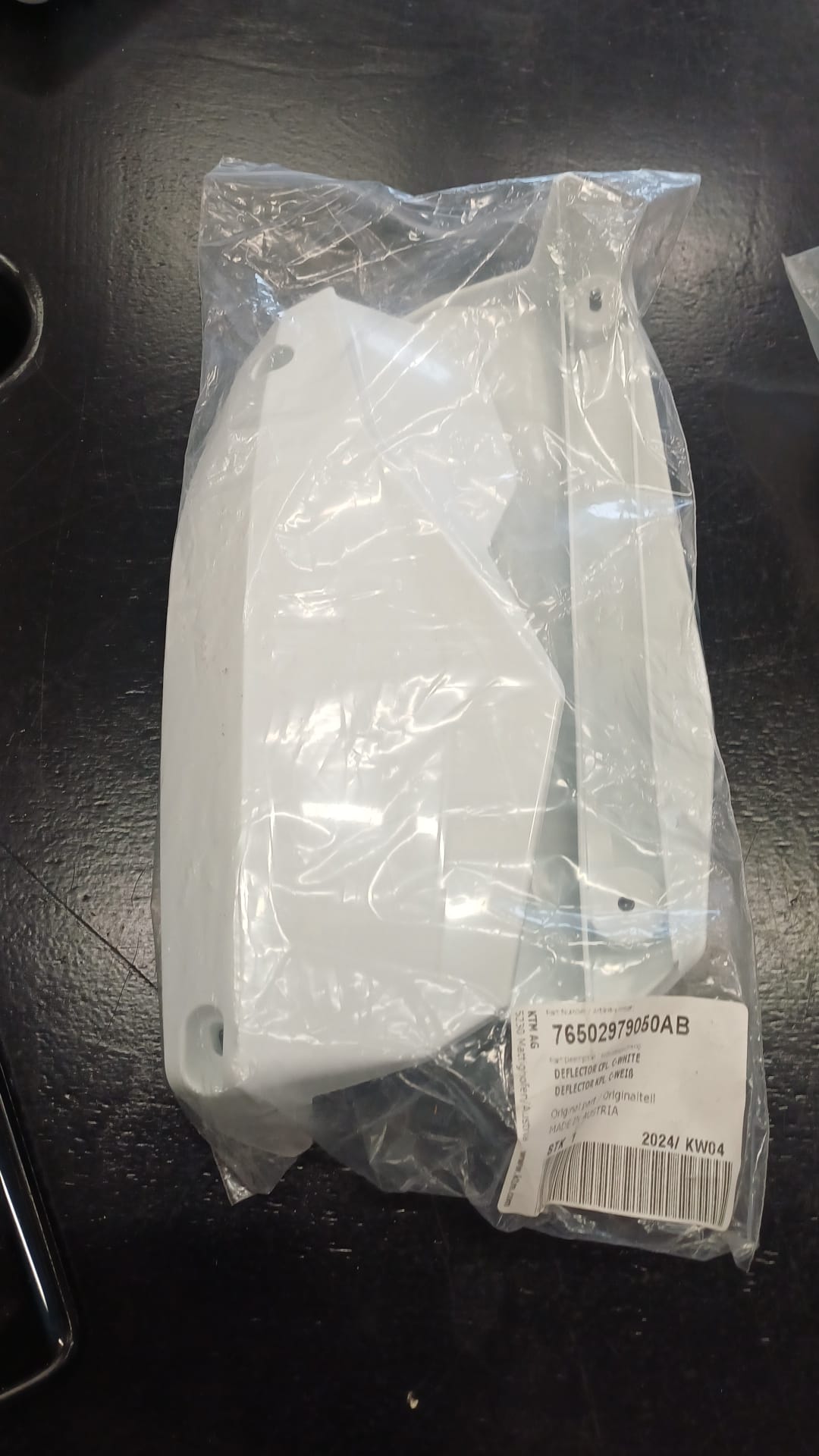 K�sisuojien varamuovit Valkoiset