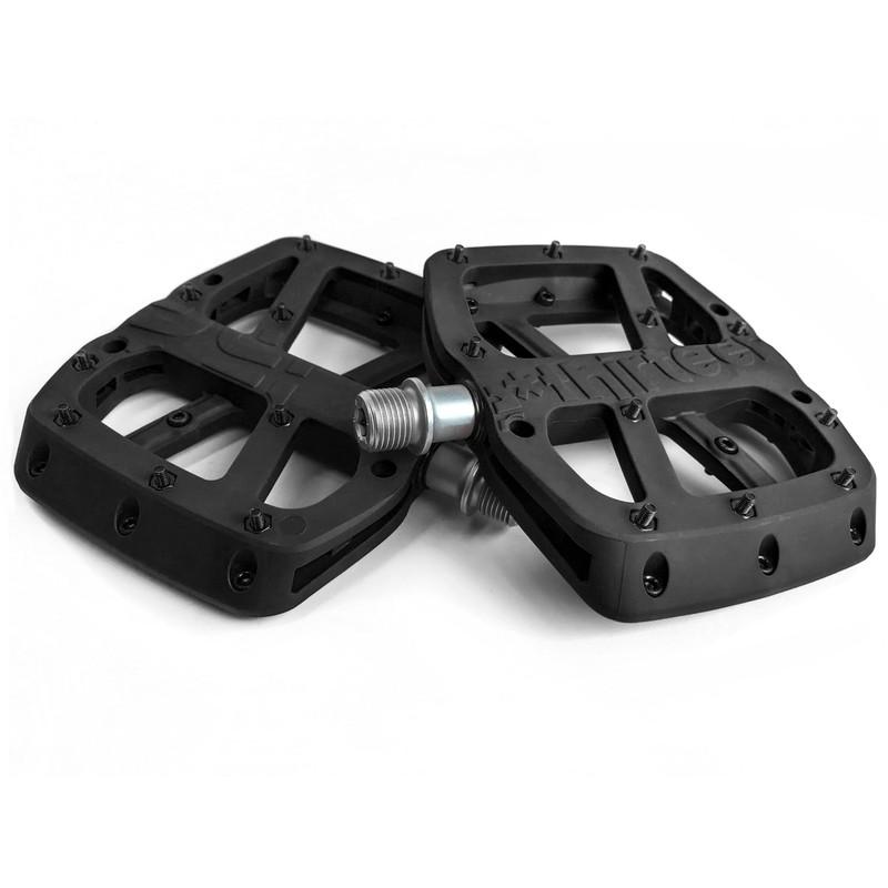 e13 Base Pedal, polkimet