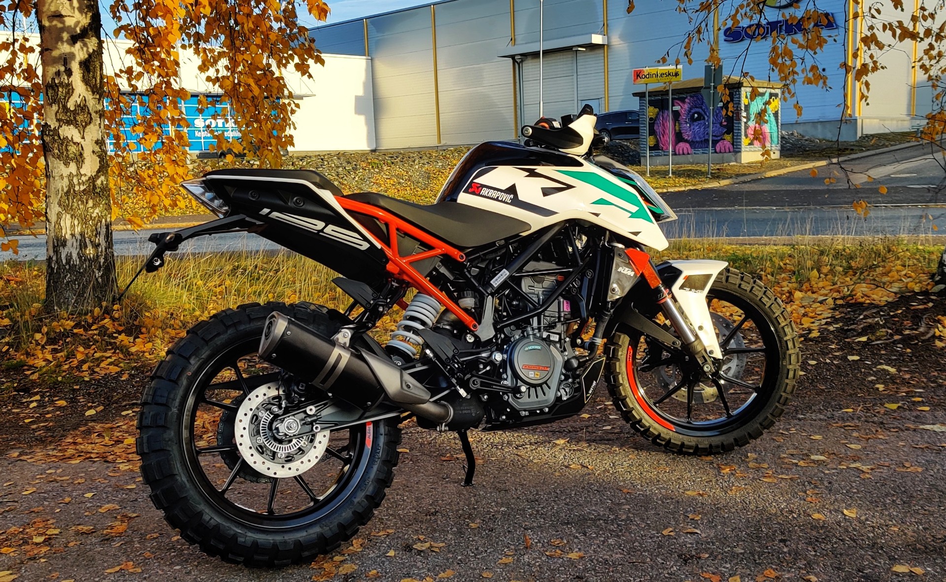 motokeidas-ktm-125-duke-2019-abs-motokeidas-edition