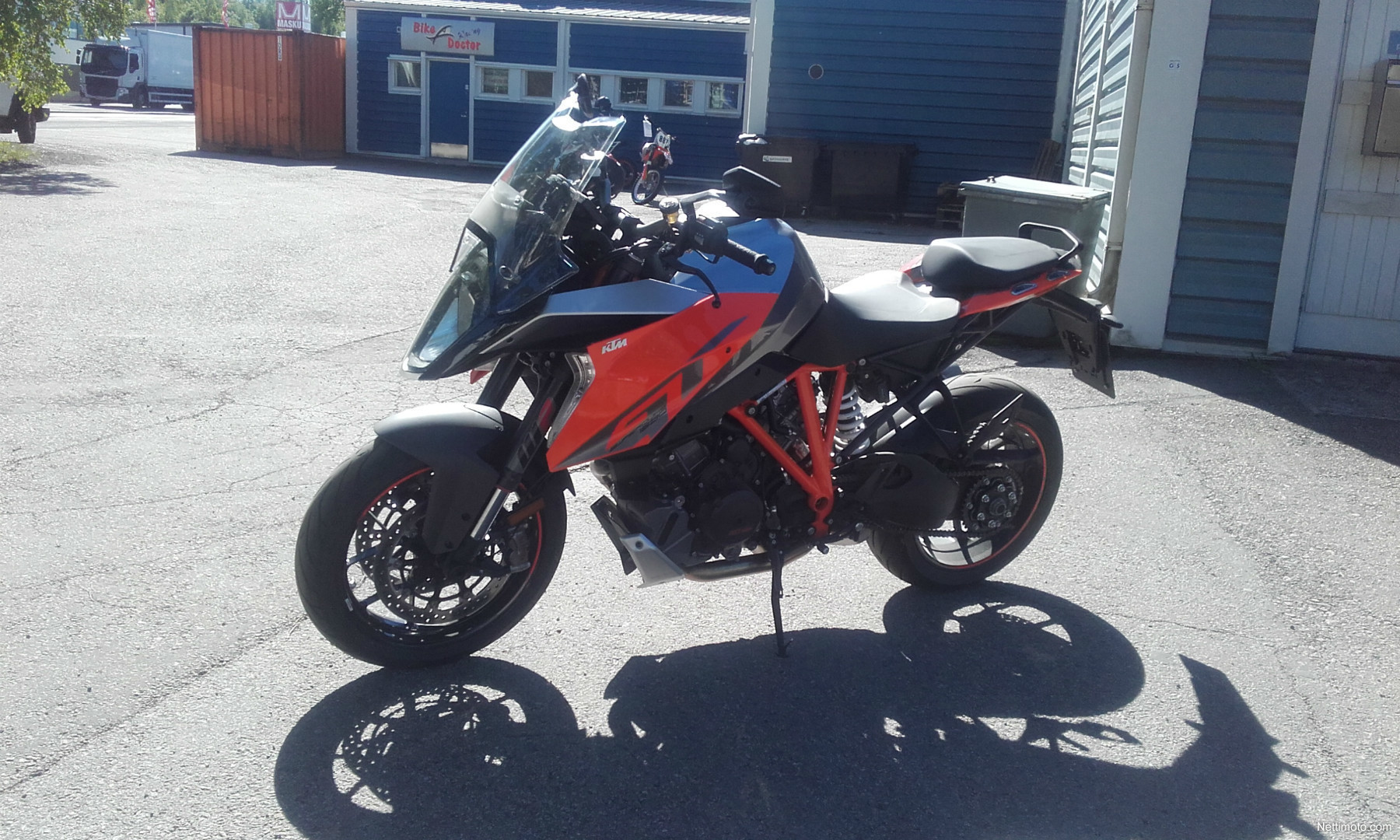 KTM 1290 Super Duke GT Vuokrapyr